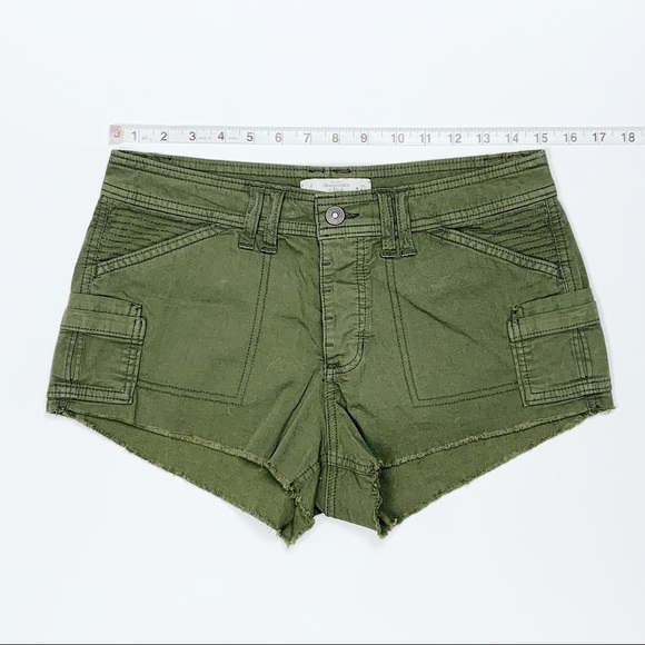 Abercrombie Green Cargo Shorts - Picture 3 of 10